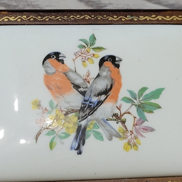 Vintage Japanese handpainted music box Wooden and porcelain - Picture 11 of 14
